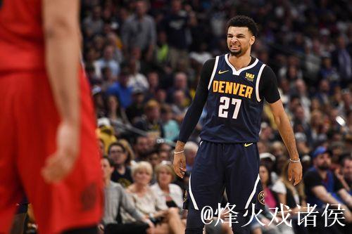 默里前三节高效表现:砍下21分2篮板3助攻,三分命中率达66%。 默里前三节高效表现:砍下21分2篮板3助攻,三分命中率达66%。